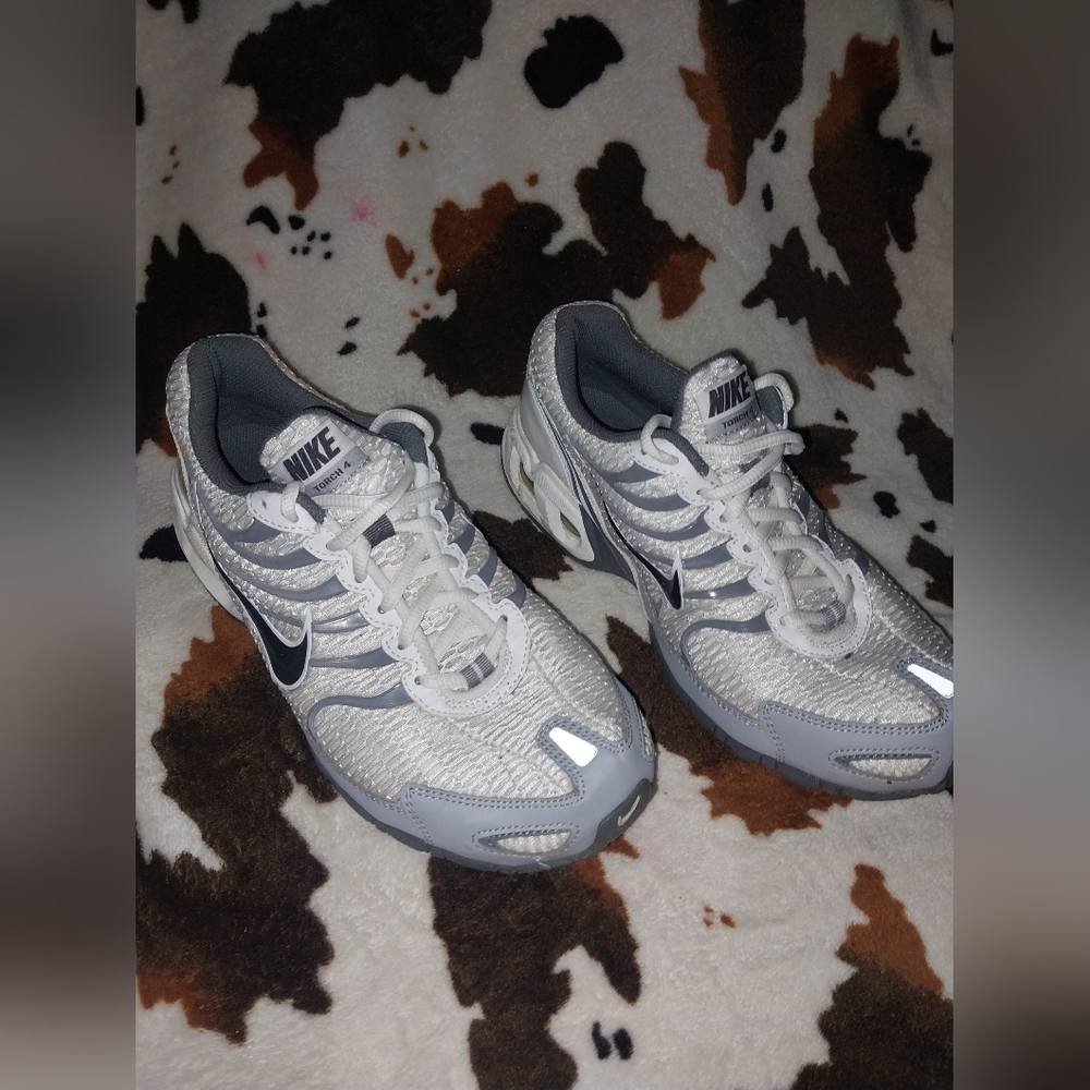Nike Torch 4s whire sz 9